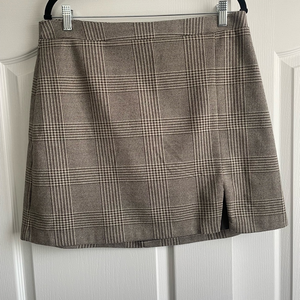Beautiful brown mini skirt with small slit